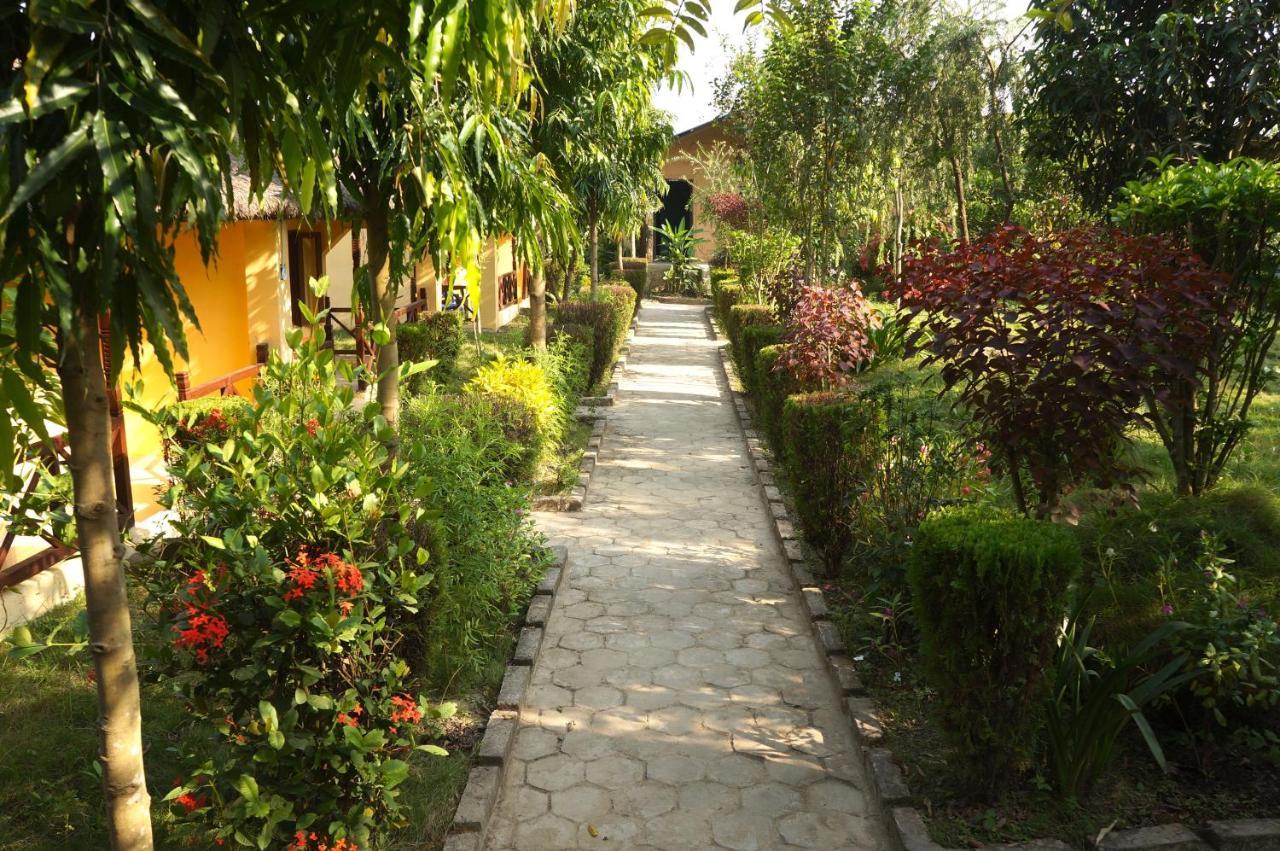 Mr. B's Place Bardiya Exterior foto